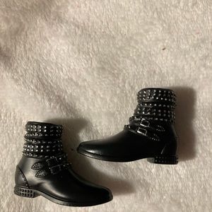 Createable Black Buckle Boots Shoes.